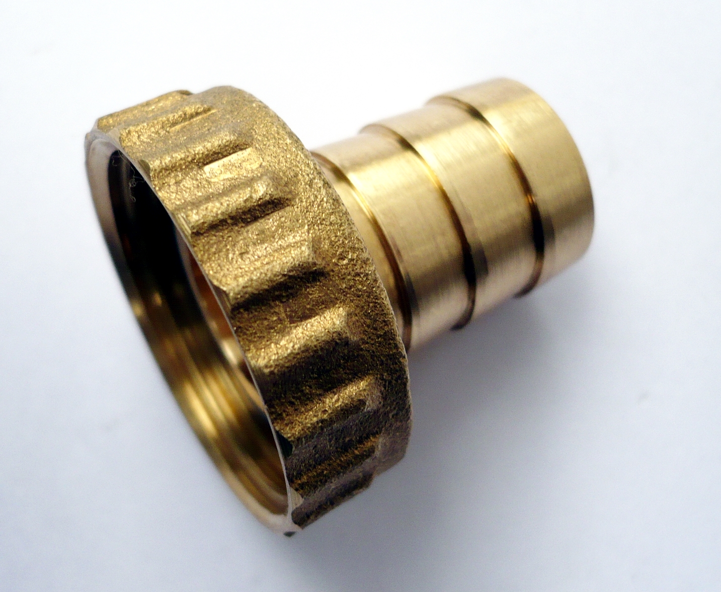 BRASS HOSE TAIL, barbed fish end for 1/2" GARDEN BIB TAP. 3/4"BSP screw